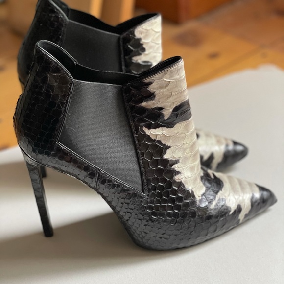 Saint Laurent snakeskin booties - Picture 3 of 10